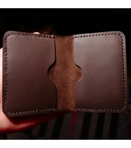 Billetera compacta Chiricoca cuero café moro