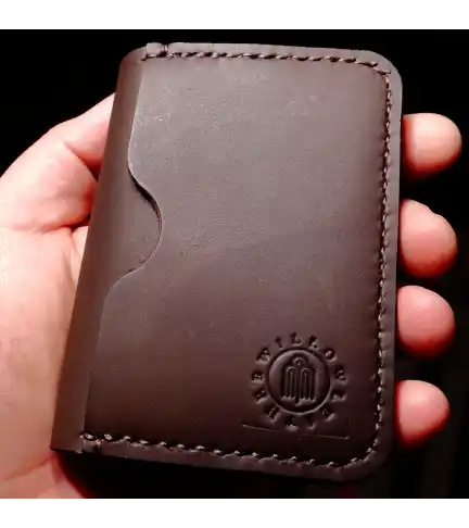 Billetera compacta Chiricoca cuero café moro