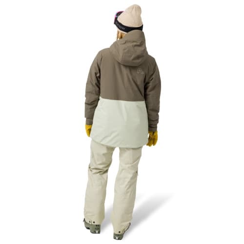 Avery - Leaf / Mist - Model Back