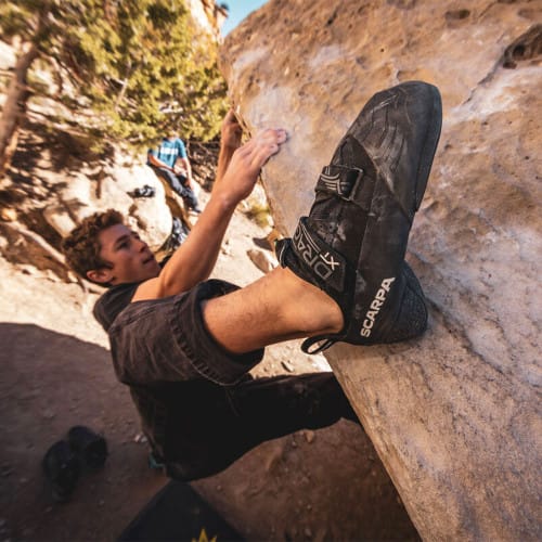 SCARPA Drago XT - Bouldering Action
