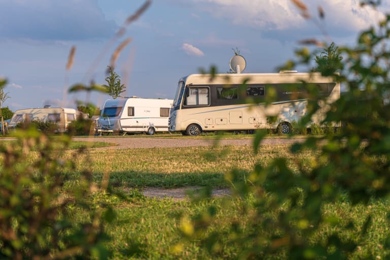 Komfort-Stellplatz - Wohnwagen