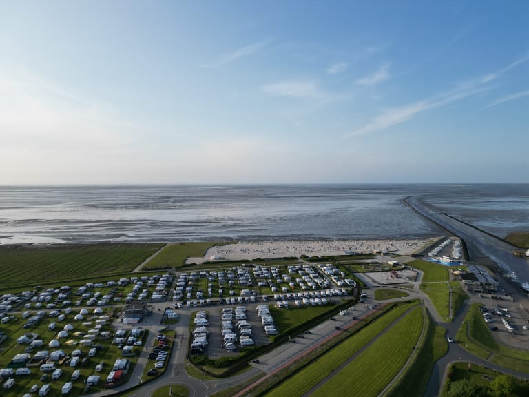 Wohnmobilstellplatz am Campingplatz