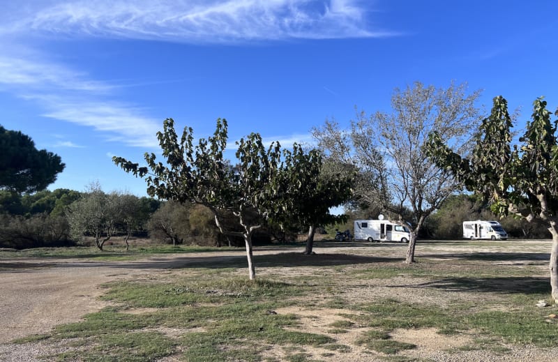 Wohnmobil beim Camping in den Bergen