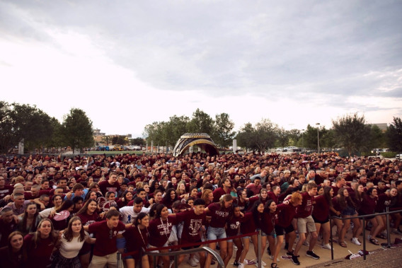 Students gathering at a Howdy Week event in August 2022 