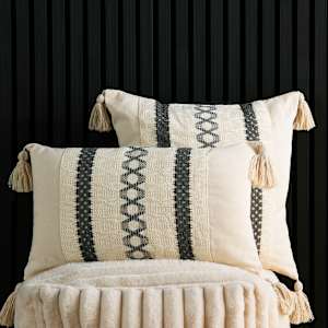 Coussin Hampton gris 17 3/4 po x 17 3/4 po ASTELLA