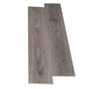Grisons Oak Laminate Flooring 8 mm