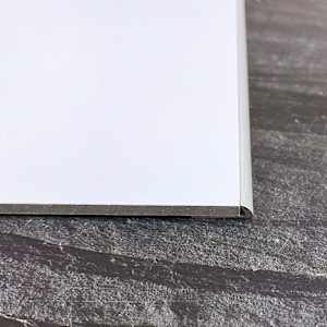 Moulure de finition arrondie pour panneau mural Wall Impression 106 po