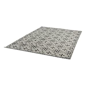 VERTUO Outdoor Carpet Rosette 5 ft. 3 in. x 7 ft. 3 in.