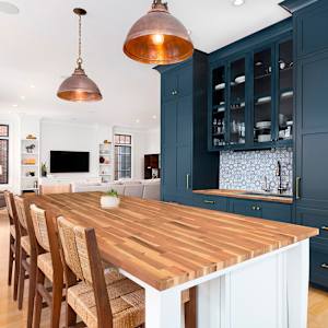 Dessus d'ilot en acacia naturel jointé 39 po x 74 po