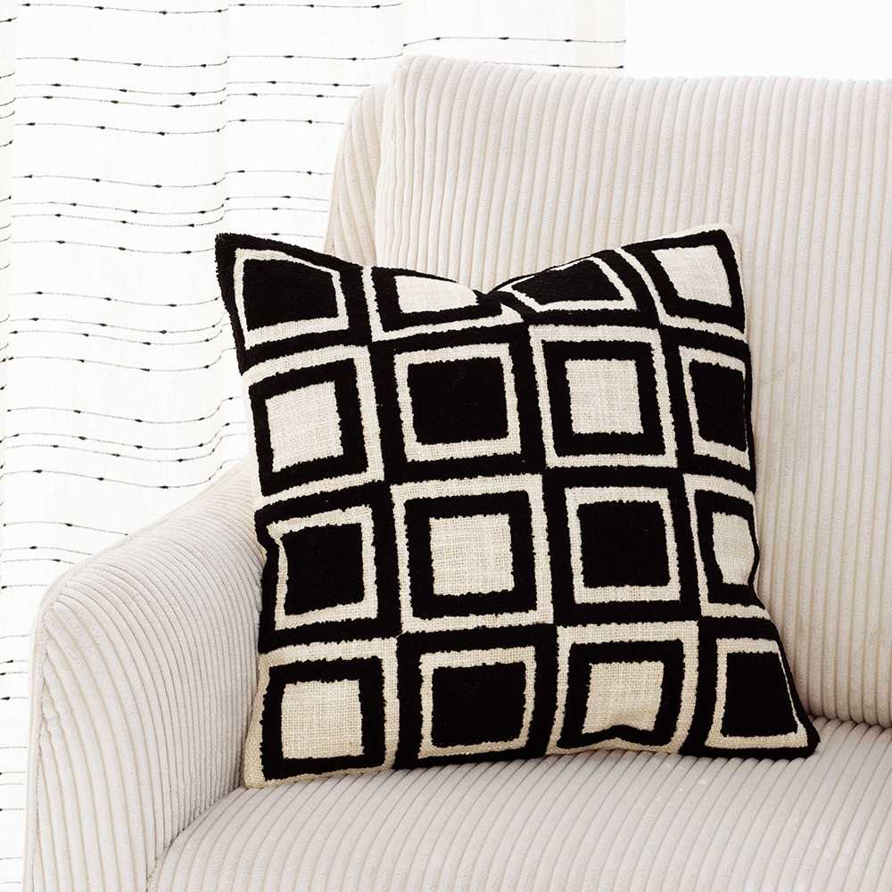 Coussin damier 17 3/4 po x 17 3/4 po VERTUO