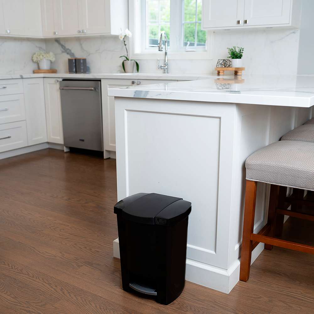 Poubelle à pédale noire 19 L