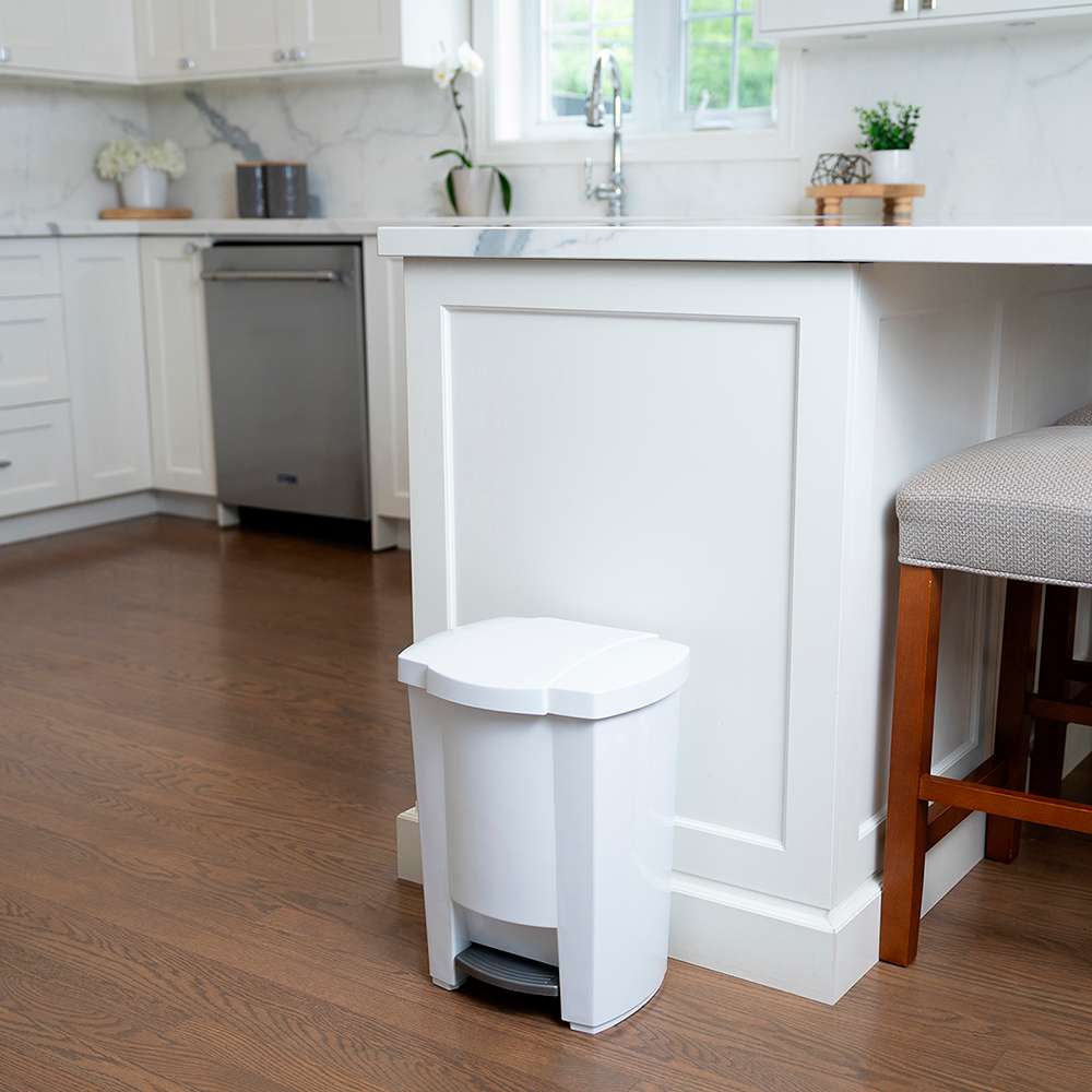 Poubelle à pédale blanche 19 L