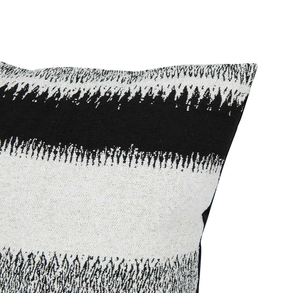 Coussin à rayures grises et noires 17 3/4 po x 17 3/4 po ASTELLA