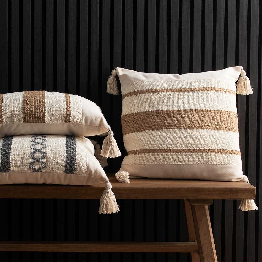 Coussin Hampton beige 19 5/8 po x 11 3/4 po ASTELLA