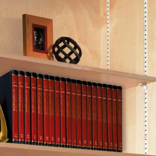 Montant à crémaillère intégré pour tablettes 72 po