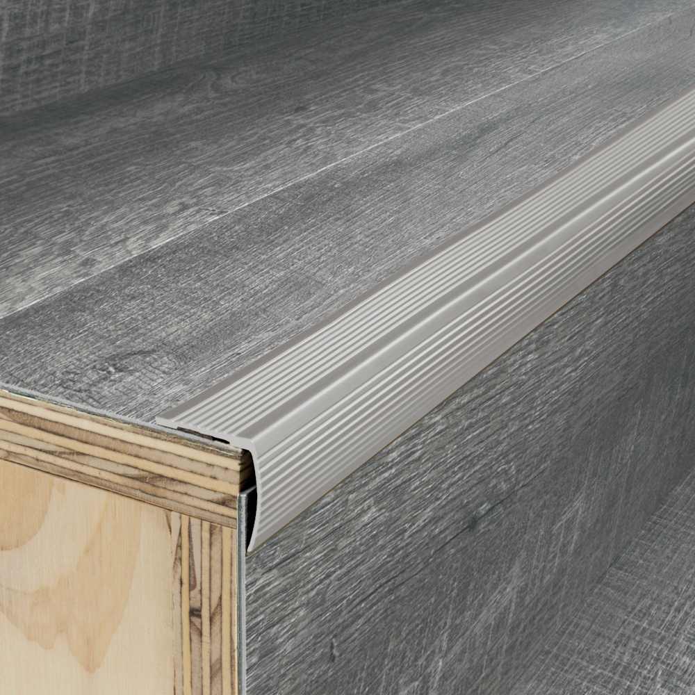 Nez de marche argent satiné 36 po