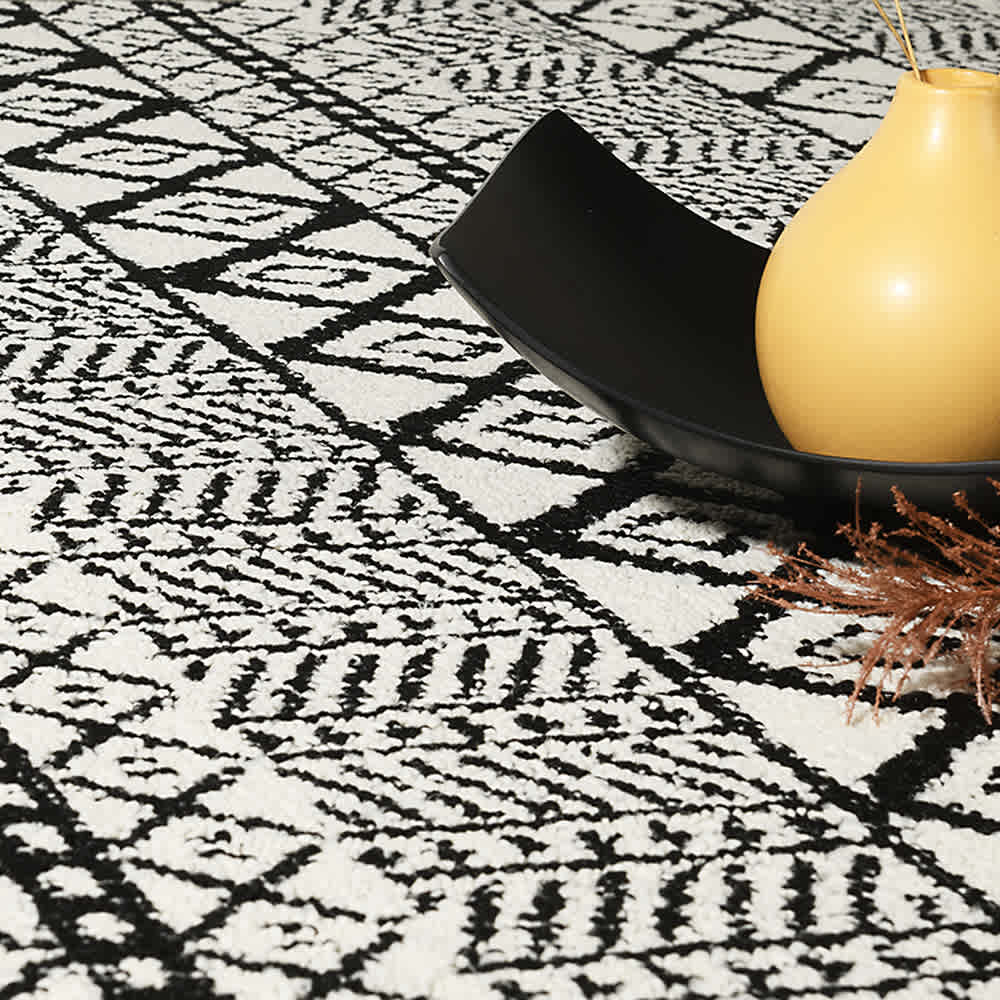 Tapis d'intérieur Yali tribal ivoire et noir 4 pi x 6 pi