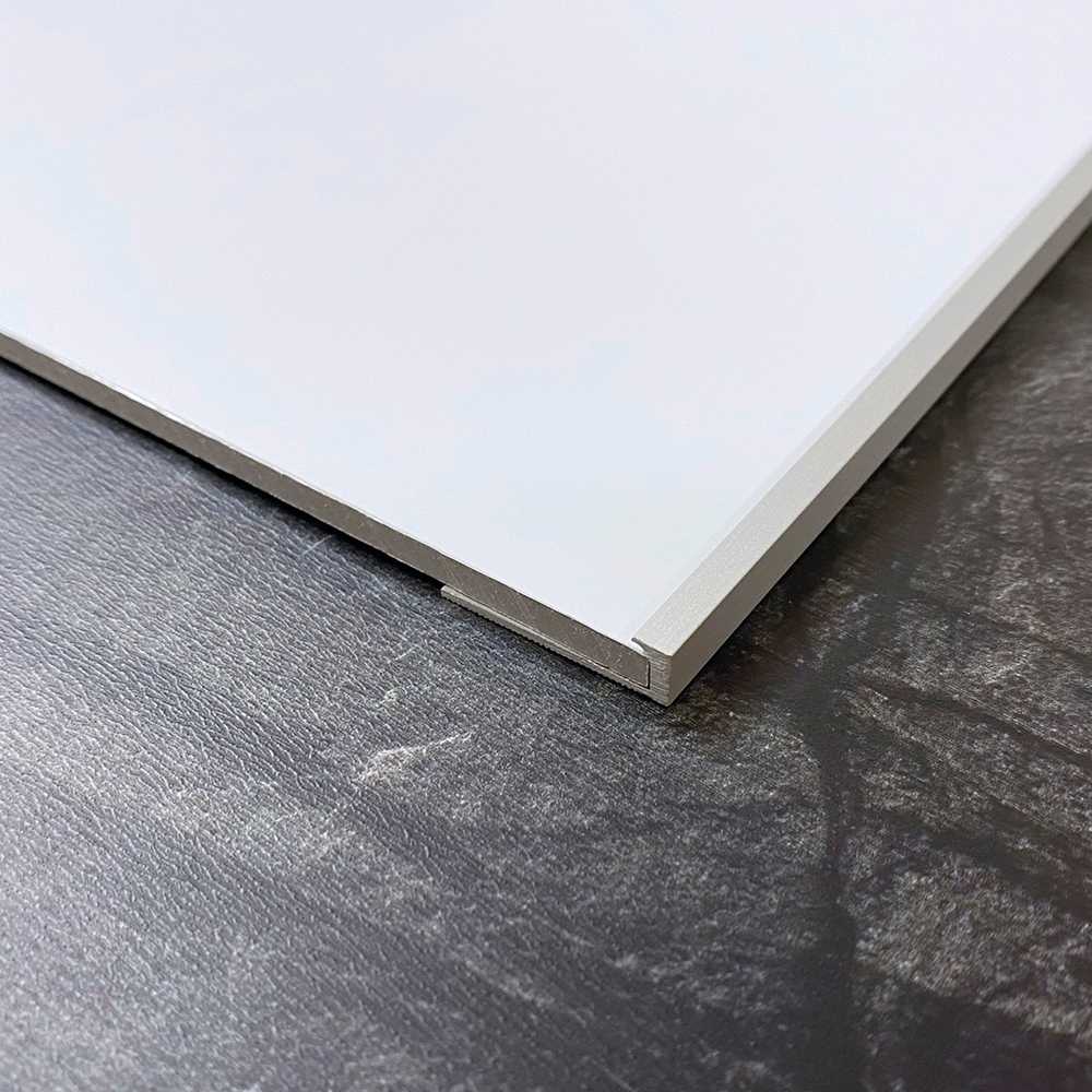 Moulure de finition carrée pour panneau mural Wall Impression 106&nbsp;po