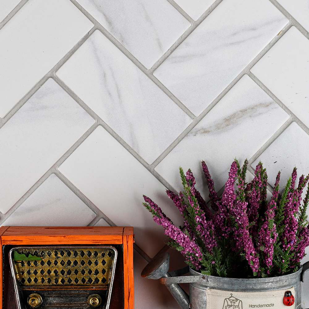 Mosaïque de porcelaine Carrera 10&nbsp;3/4&nbsp;po&nbsp;x&nbsp;11&nbsp;po VERTUO