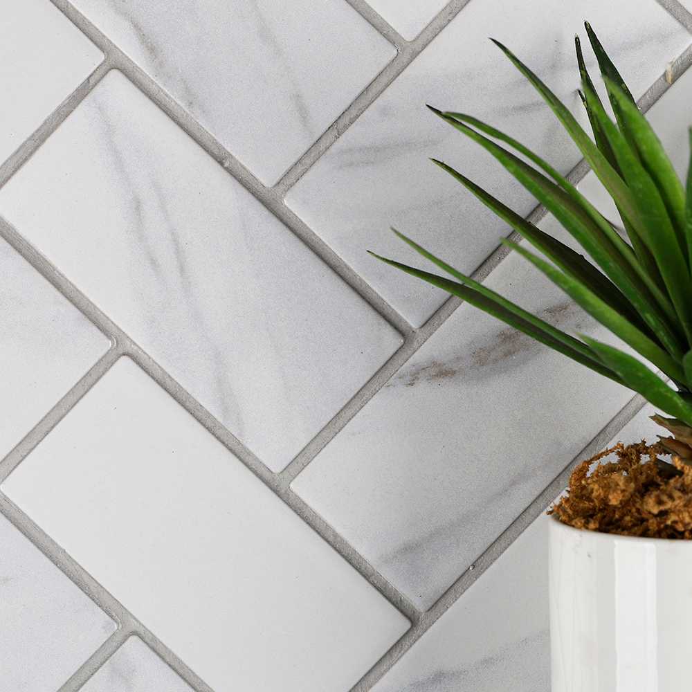 Mosaïque de porcelaine Carrera 10&nbsp;3/4&nbsp;po&nbsp;x&nbsp;11&nbsp;po VERTUO