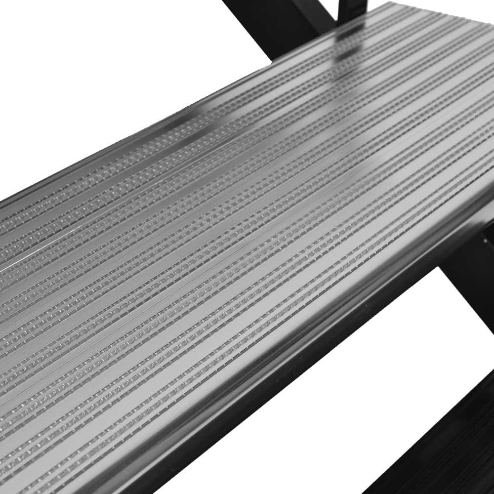 Marche en aluminium anodisé 60&nbsp;po&nbsp;x&nbsp;9&nbsp;3/4&nbsp;po Collection 10. PYLEX