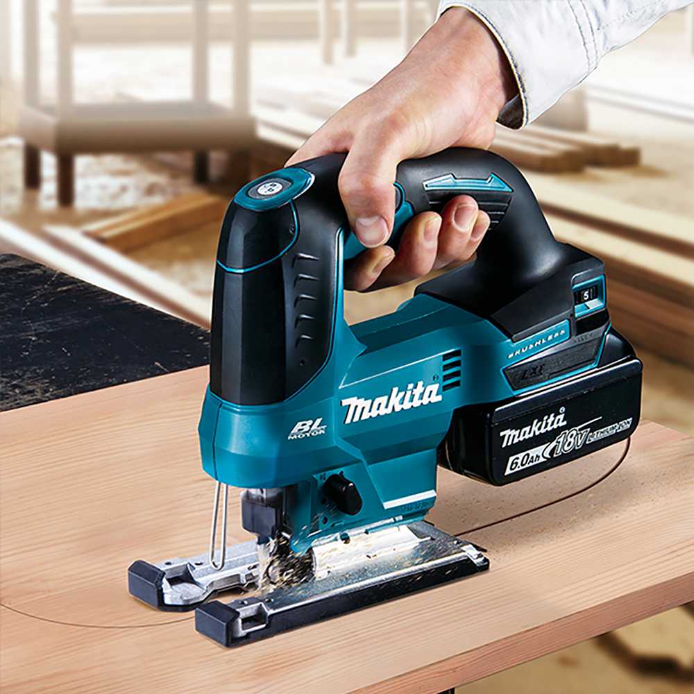 MAKITA 18 V LXT Cordless Orbital Jig Saw Tool Only