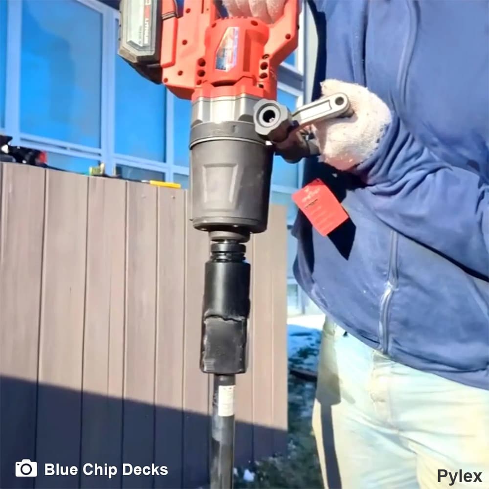 Adaptateur de vissage pour pieux ajustable PYLEX