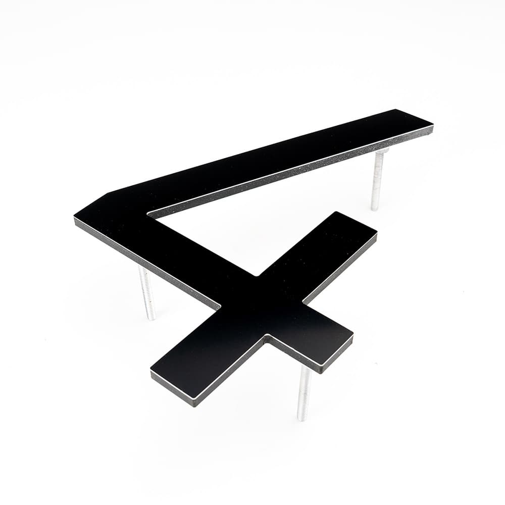 Chiffre 4 Bungalow en aluminium noir 8 1/2&nbsp;po