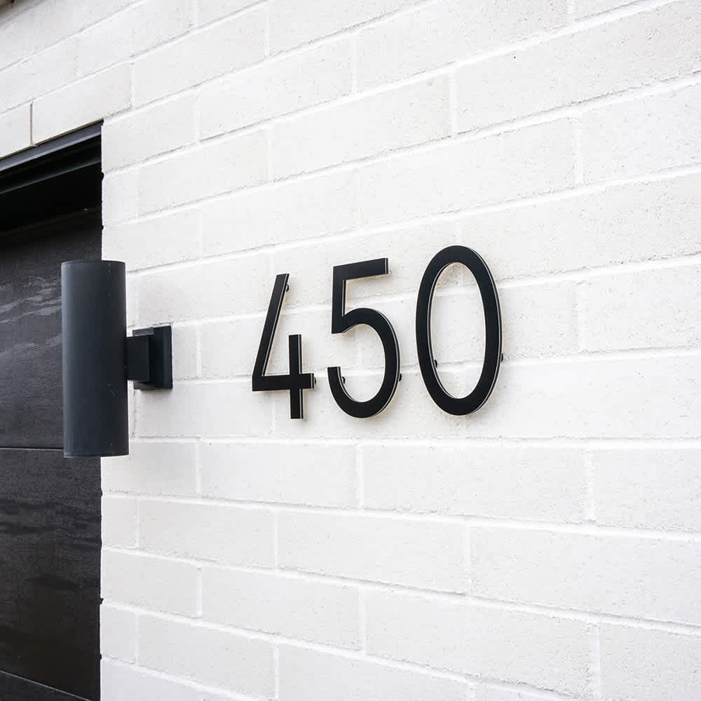 Chiffre 7 Bungalow en aluminium noir 8 1/2&nbsp;po