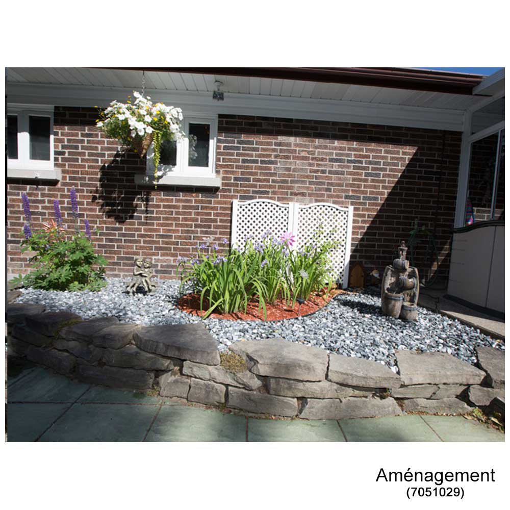 3/4 in. at 1 1/4 in. Blue & White Decorative Stone 20 kg