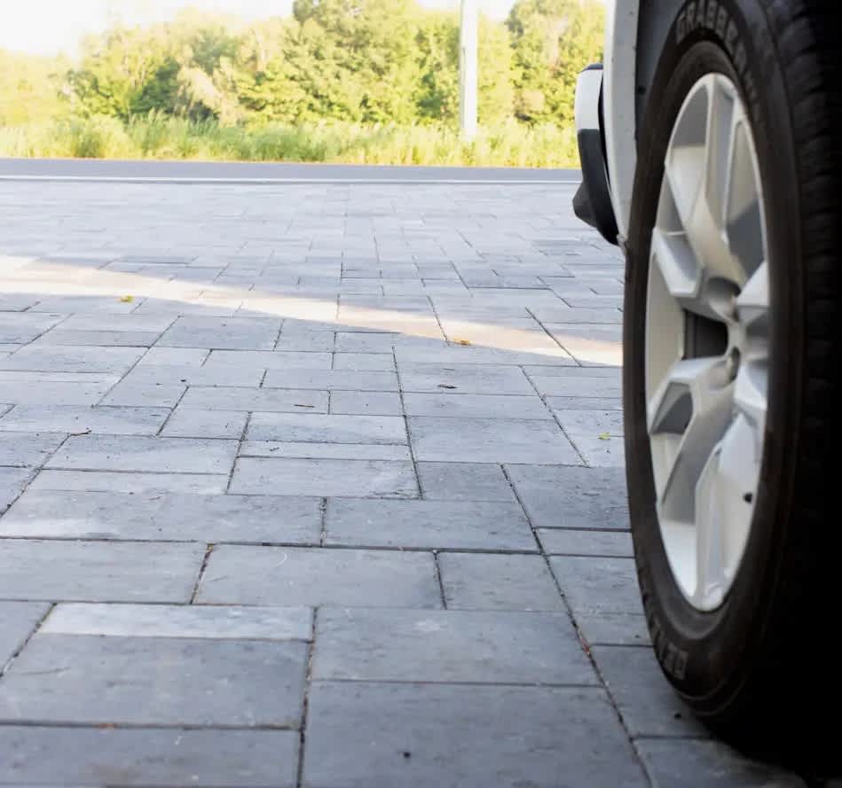 Pavé Urbania modulaire 80&nbsp;mm palette mixte charbon