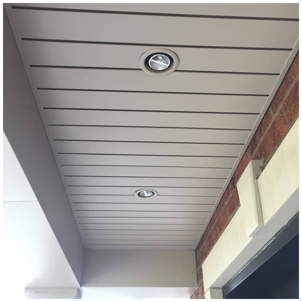 Soffite en aluminium à ventilation invisible Truvent blanc 12&nbsp;po&nbsp;x&nbsp;12&nbsp;pi