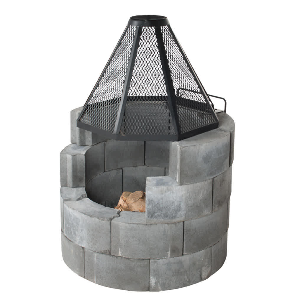 Foyer en blocs de béton avec pare-étincelles