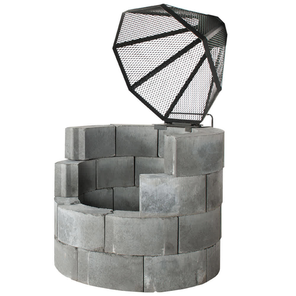 Foyer en blocs de béton avec pare-étincelles