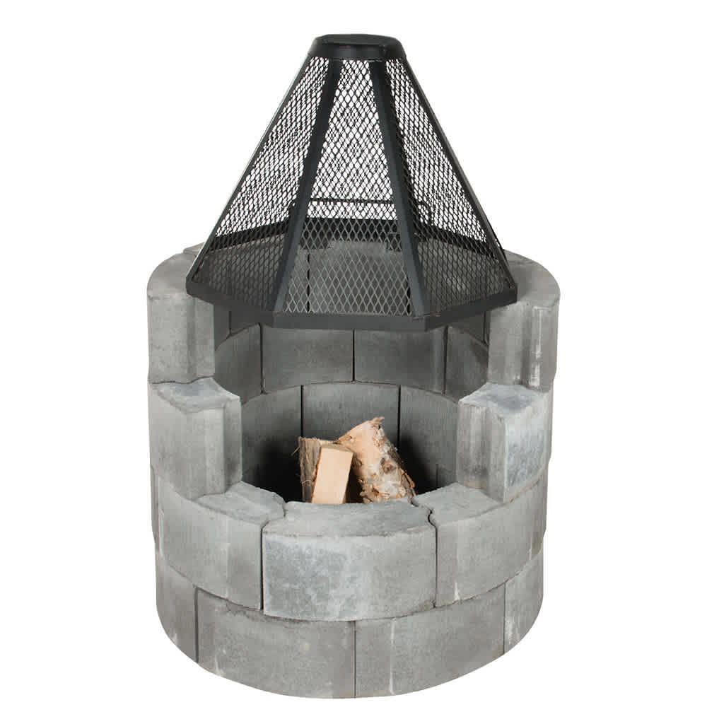 Foyer en blocs de béton avec pare-étincelles