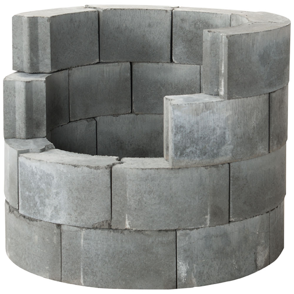 Foyer en blocs de béton avec pare-étincelles