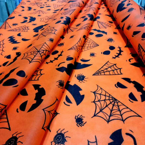 TNT Halloween Medonho Preto e Laranja 4m x 1,4m - Decoração Assustadora — foto 4