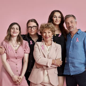 Nour el Refai, Tobias Rylander, Amelia Adamo, Tone Sekelius ochTareq Taylor är några som designat rosa bandet 2023.