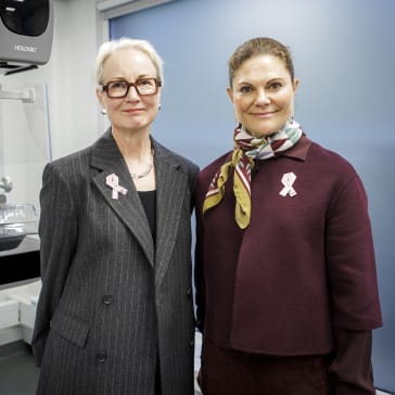 Kronprinsessan Viktoria tillsammans med Cancerfondens generalsekreterare Ulrika Årehed Kågström