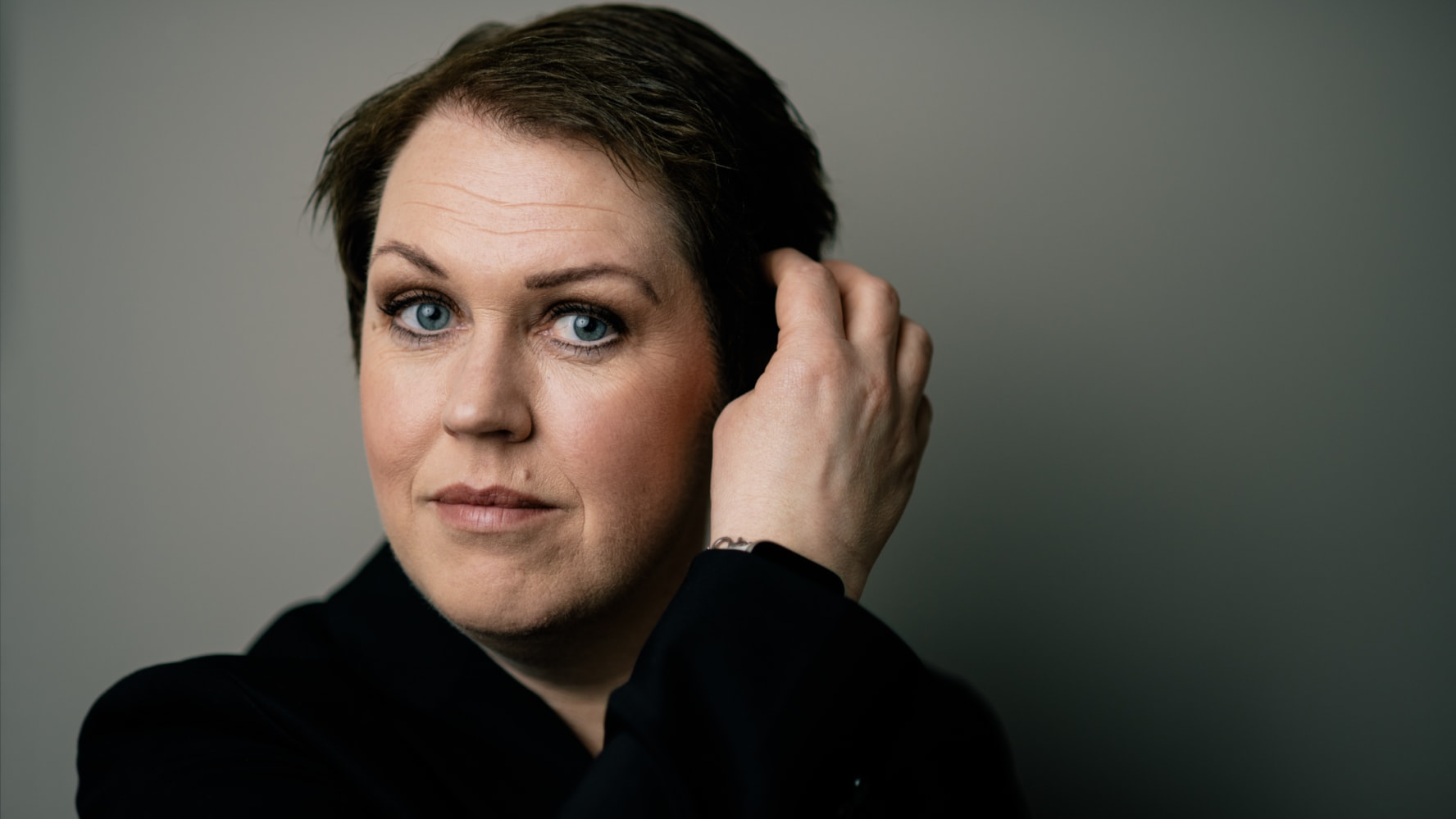 Porträttbild på socialministern Lena Hallengren