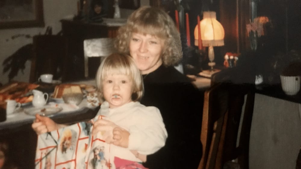 Emma Örtlund med sin mamma Solveig en julafton på 80-talet.