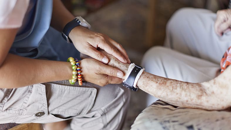 Två håller händer