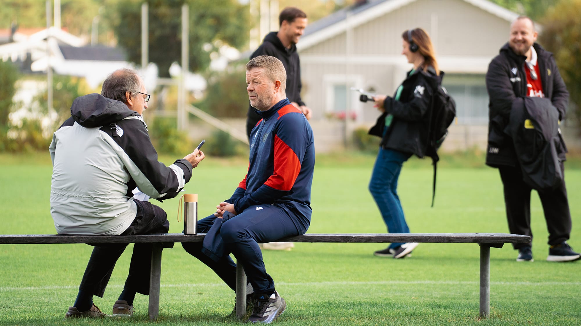Anders Torstensson intervjuas av italiens journalist. Foto: Christoffer Brandt