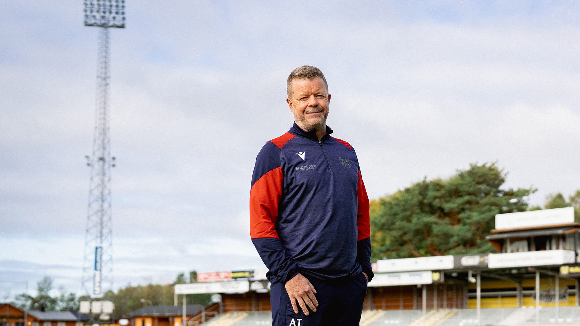 Anders Torstensson på Mjällbys hemmaarena Strandvallen. Foto: Albin Håkansson.