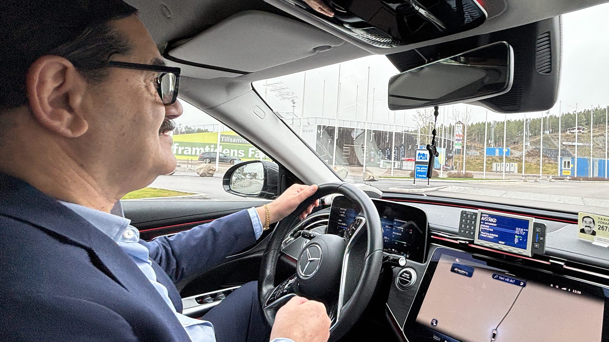 Abdulsalam kör sin taxi. Foto: Sanna Percivall.