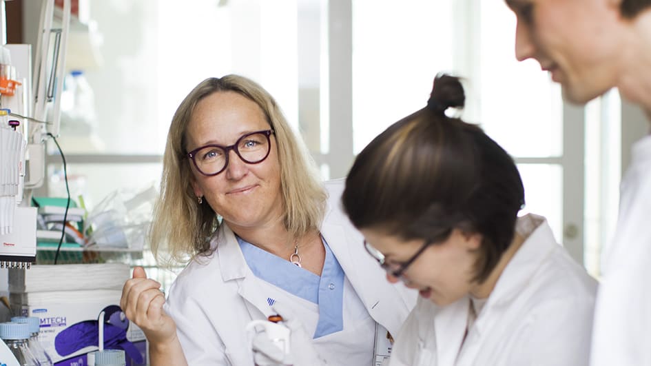 Malin Sund i laboratorium