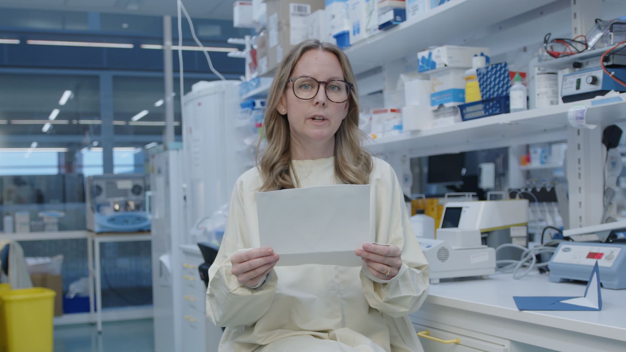 kvinna i labb