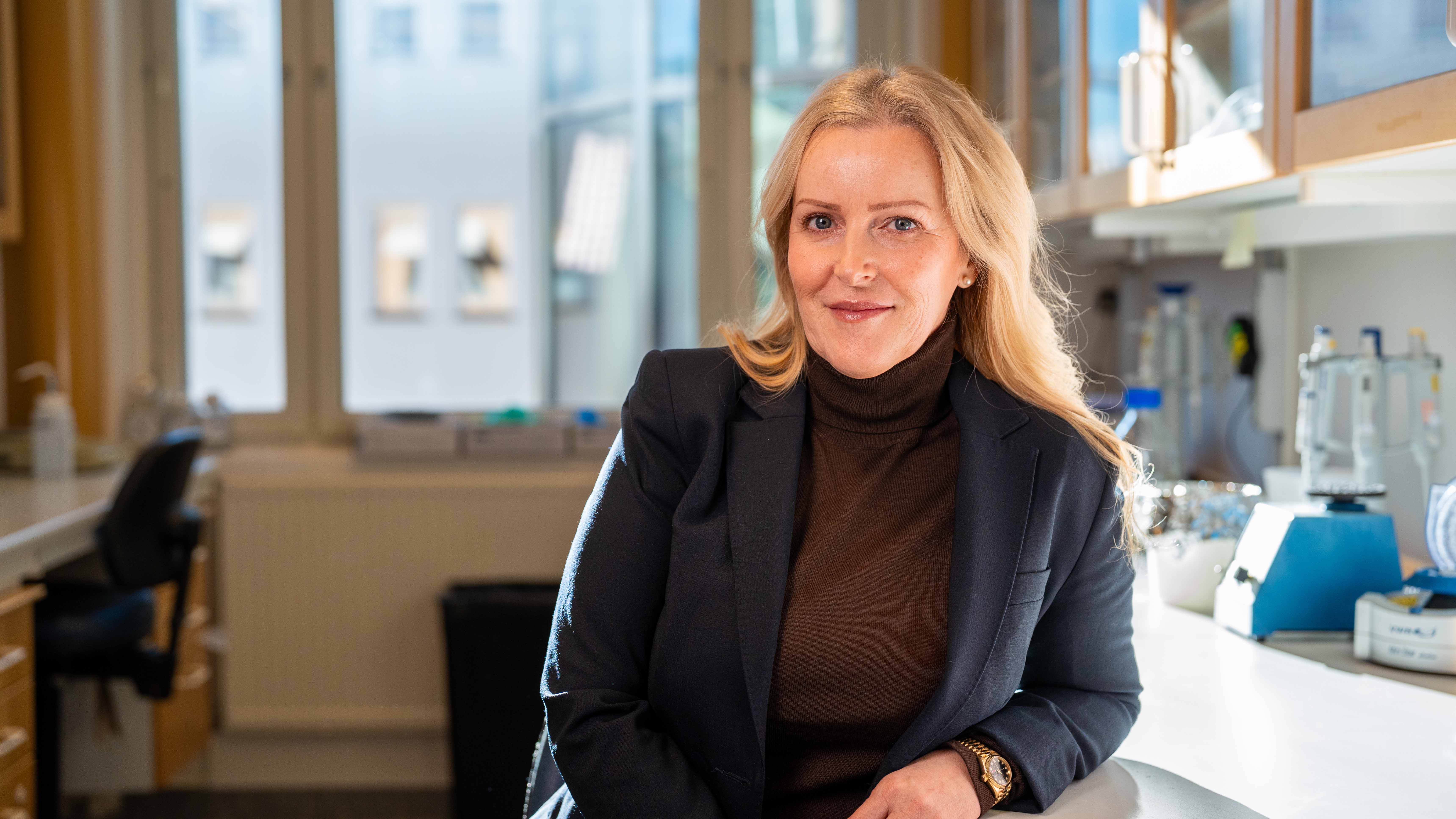 kvinna i laboratorium