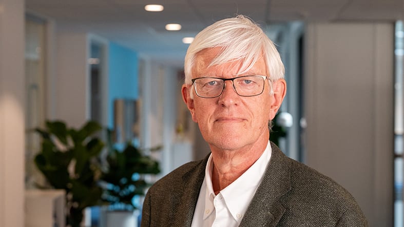 Johan Carlson, vithårig leende man