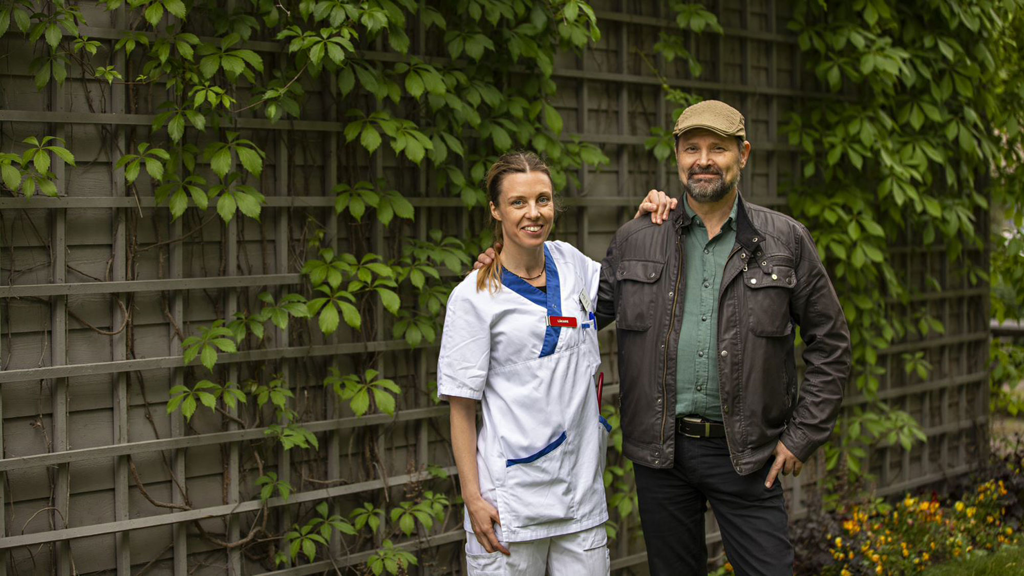 Conny Alm deltar i en studie på ett nytt sorts läkemedel mot mantelcellslymfom. Forskaren och läkaren Ingrid Glimelius håller i studien.